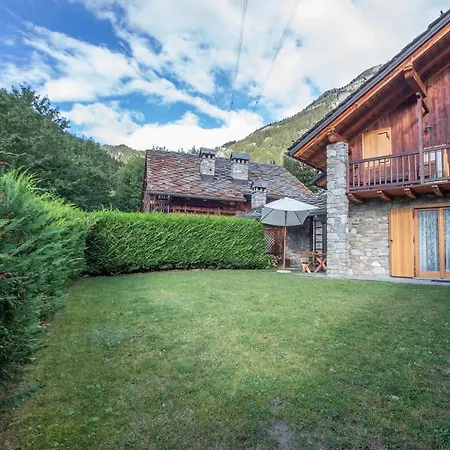 Joivy Big Flat For 6 With Backyard And Parking In Appartement Courmayeur