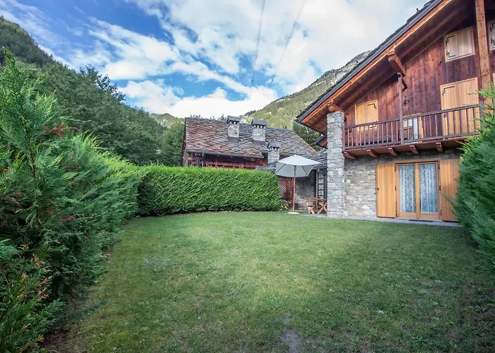 Joivy Big Flat For 6 With Backyard And Parking In Apartment Courmayeur